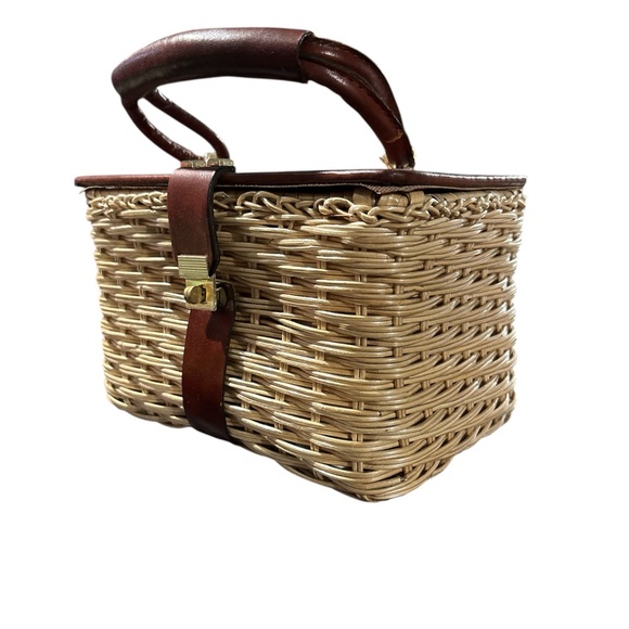 Vintage tan Wicker Basket Purse
Handbag gold hardware brown leather handles - Picture 2 of 8